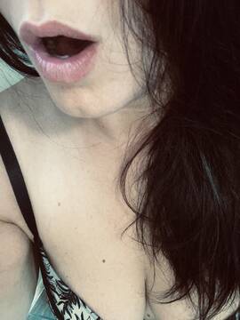 Public Photo of MomyHot